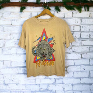 DEF LEPPARD Animal Print Graphic Spell Out Band T Shirt